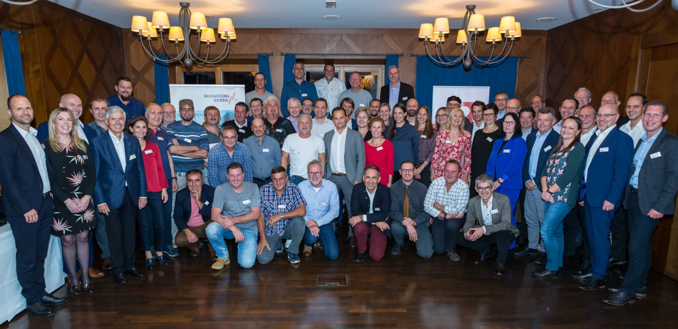 Vor dem Vorhang: Die Rhomberg Gruppe feiert ihre Jubilare. ©Mike Siblik Vor dem Vorhang: Die Rhomberg Gruppe feiert ihre Jubilare. ©Mike Siblik
